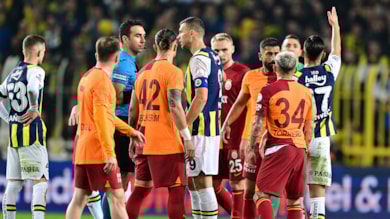 Derbide 3 futbolcu cezalı duruma düştü