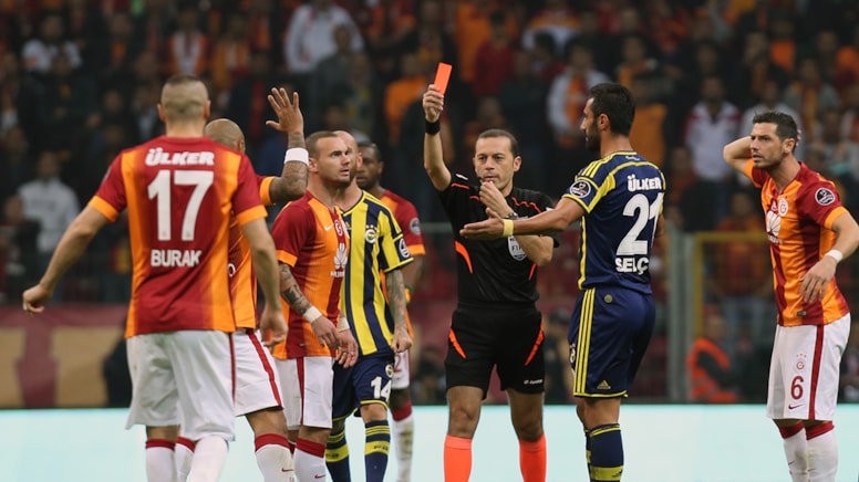 Fenerbahçe-Galatasaray derbisi kart fırtınasına sahne oluyor