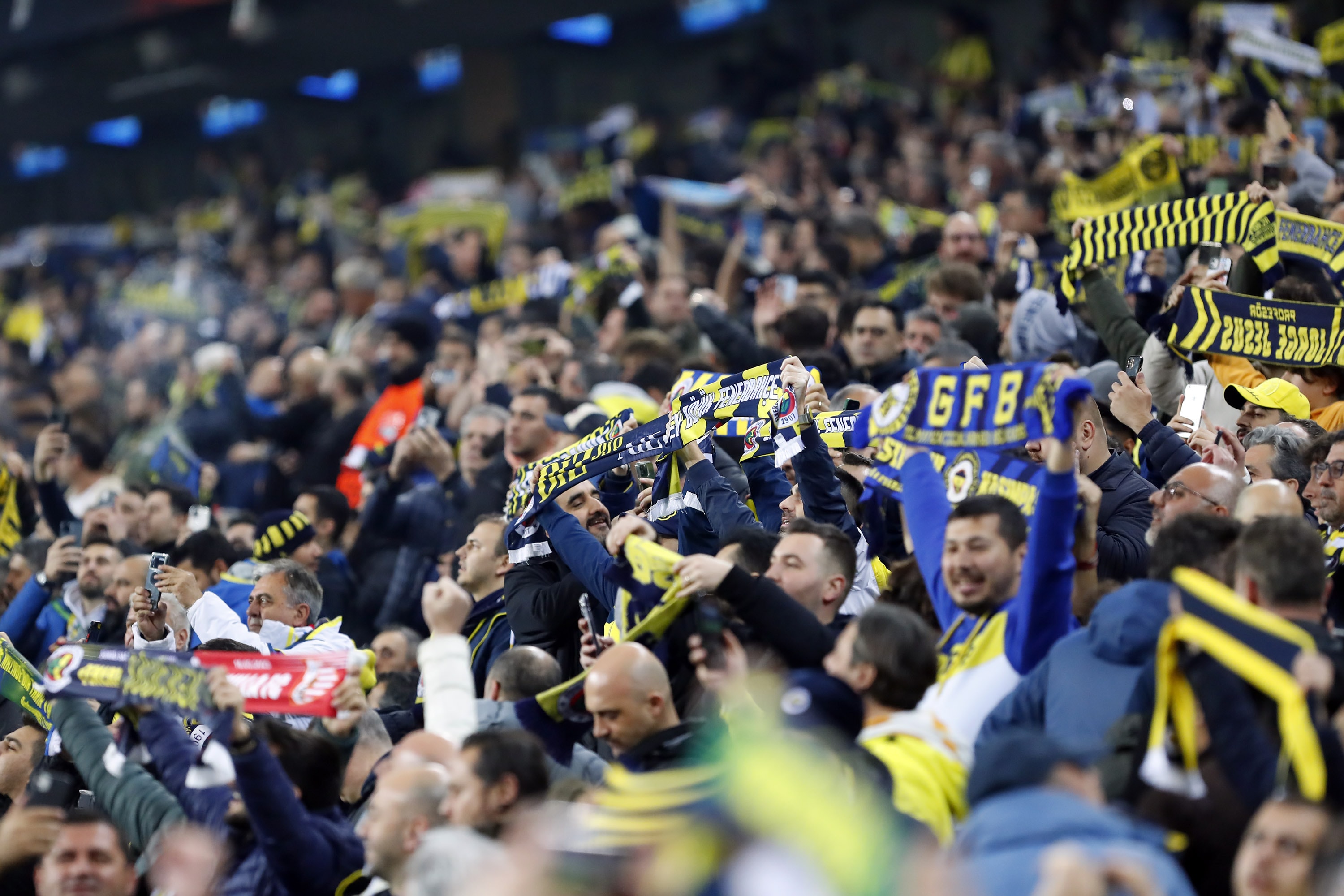 Fenerbahçe taraftarı 5 yıl sonra Dolmabahçe'de