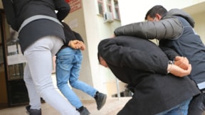 İzmir'de FETÖ operasyonu: 6'sı polis 9 gözaltı
