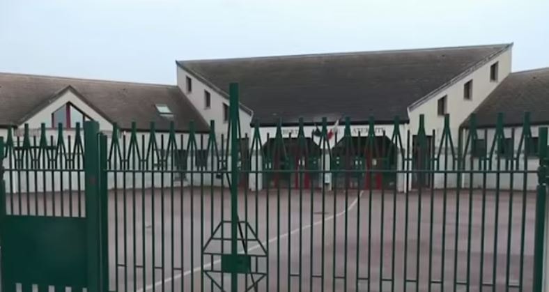 Öğretmenler endişeli: Çıplak kadın tablosu tartışma yarattı