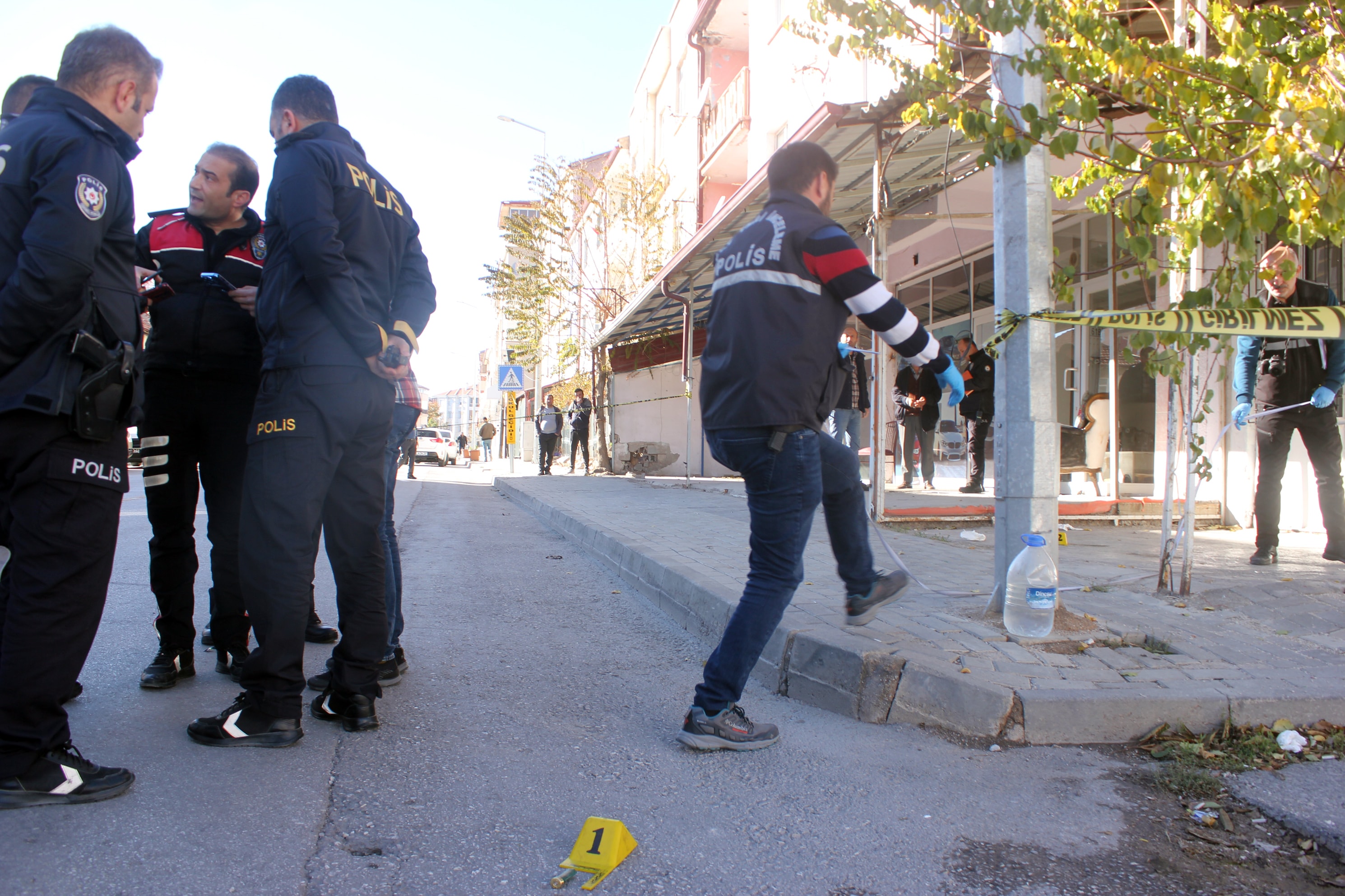 Galeriye 10 günde üçüncü saldırı