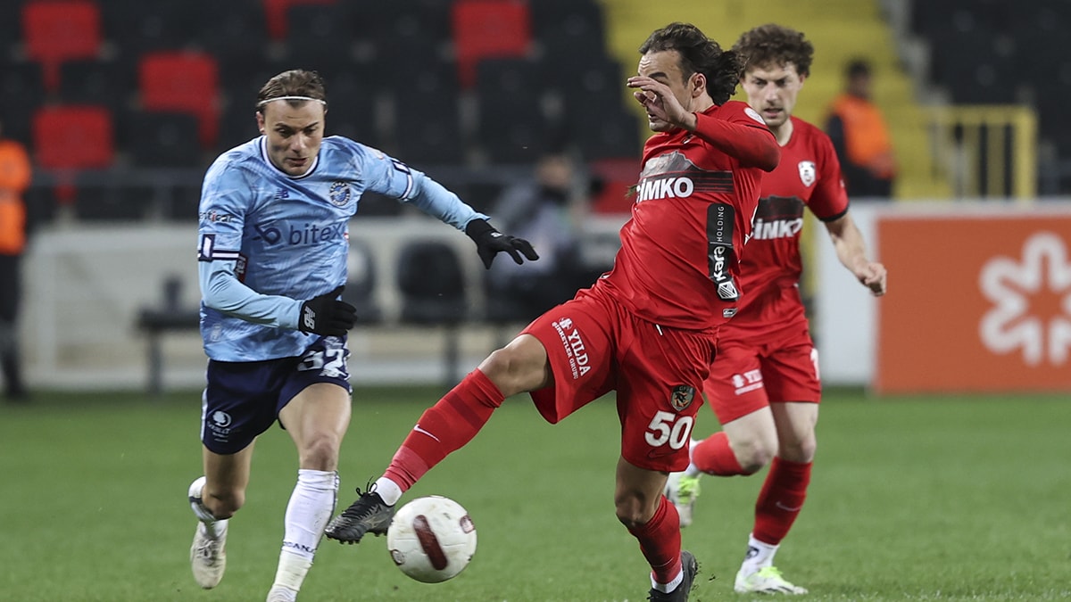 Adana Demirspor, Gaziantep FK deplasmanında 2 dakikada hayata buldu