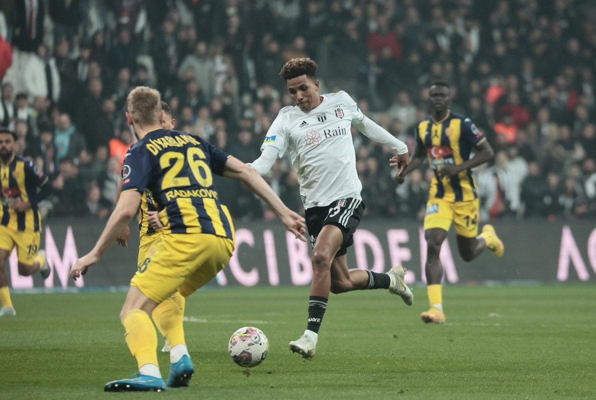 Beşiktaş taraftarına 5-0'lık hezimeti unutturmak istiyor