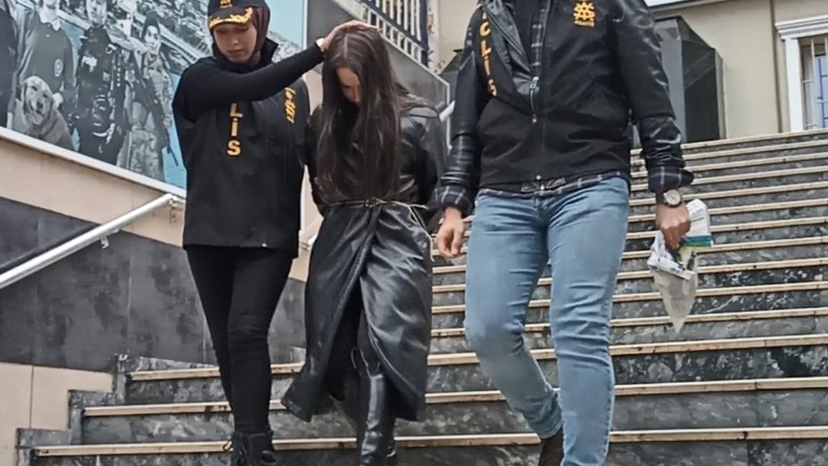 Sosyal medya fenomenine 'müstehcenlik' gözaltısı