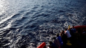 İzmir ve Çanakkale'de onlarca göçmen kurtarıldı