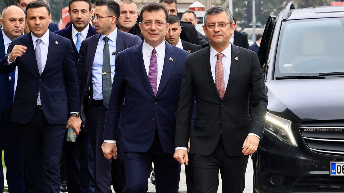 Özgür Özel: İstanbulluları İmamoğlu'na sahip çıkmaya çağırıyorum