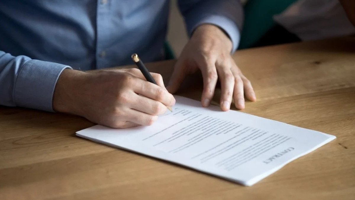 Okuma yazma bilmeden imza attı, hayatı karardı