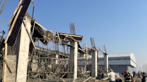 Beton dökülen inşaat çöktü:  6 işçi yaralandı