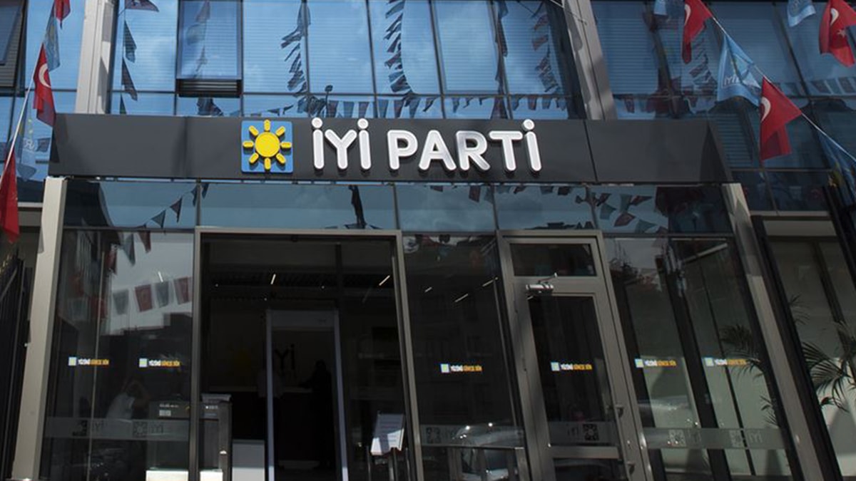 İYİ Parti'de istifalar sürüyor