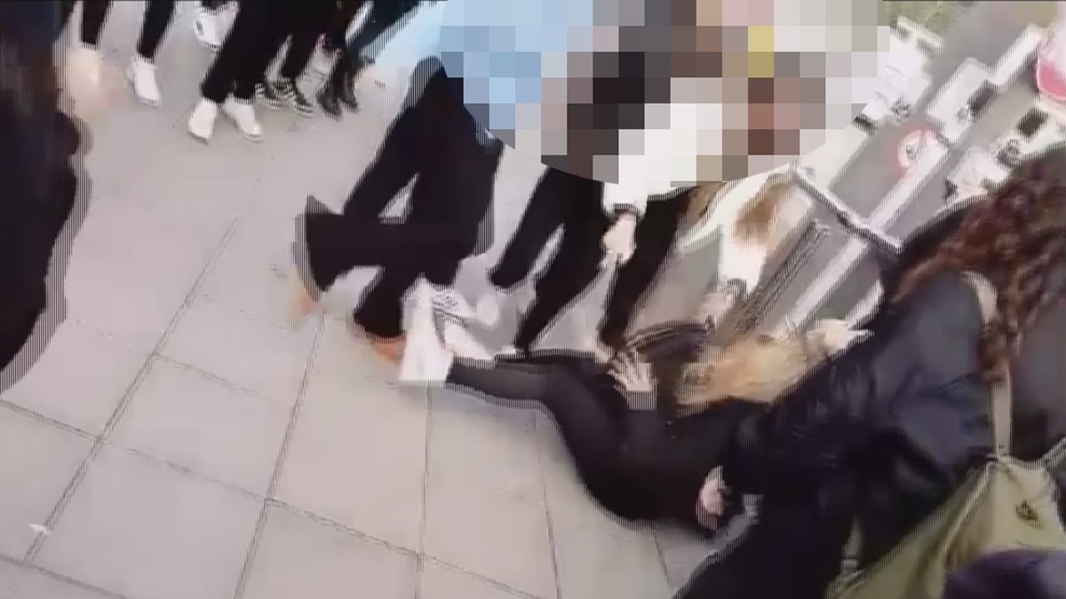 Okulda akran zorbalığı! Görüntüler kan dondurdu