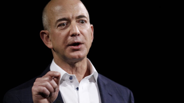 Ünlü milyarder Jeff Bezos, Oppenheimer filmini öve öve bitiremedi