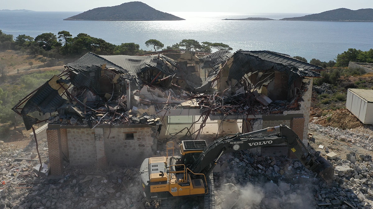 Antalya Kaş'ta kaçak yıkım ihalesi sekizinci kez iptal 