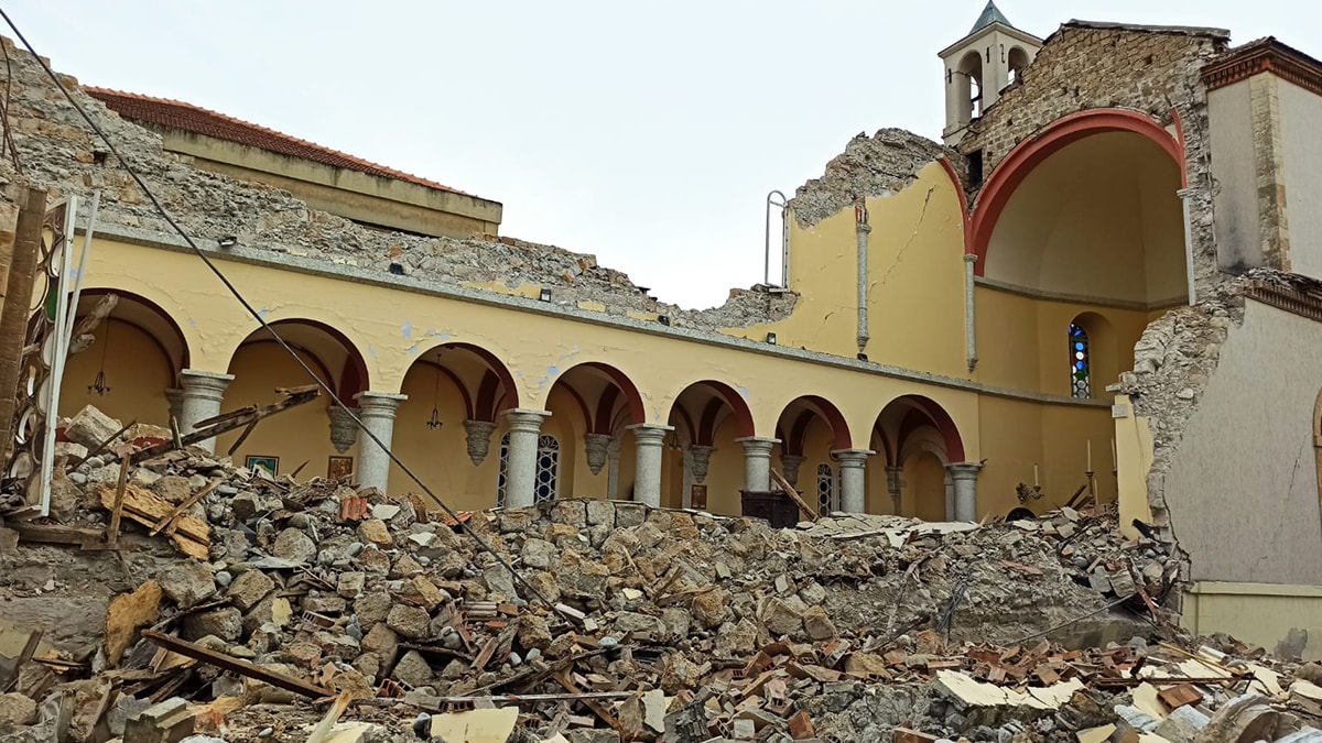 Depremde yıkılan 165 yıllık kilisenin tarihi kitaplaştırıldı