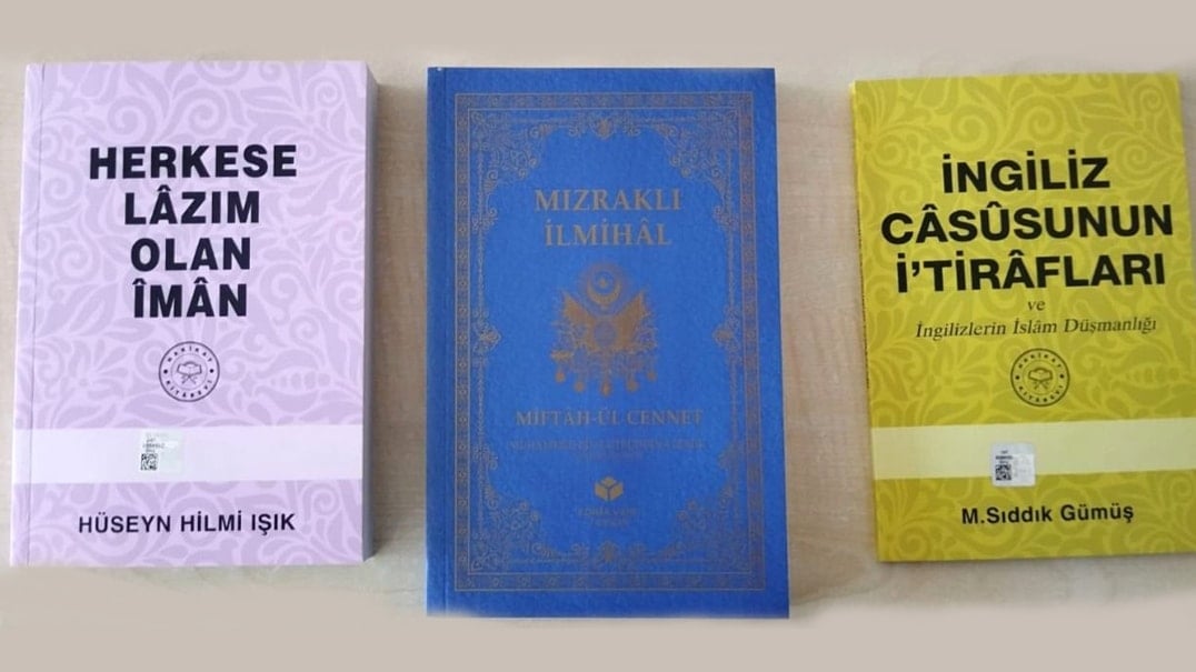 Fen lisesi öğrencilerine cemaat kitapları dağıtıldı