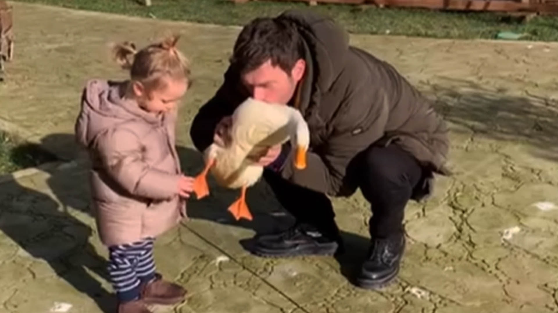 Kıvanç Tatlıtuğ'dan oğlu Kurt Efe'ye: Öpücük ver bir tane