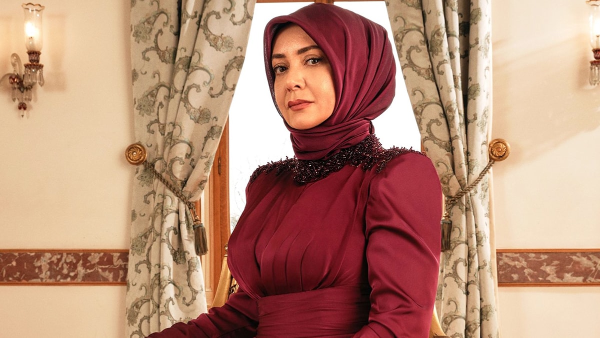 Kızılcık Şerbeti'nin 'Pembe'si yıllar önceki halini paylaştı