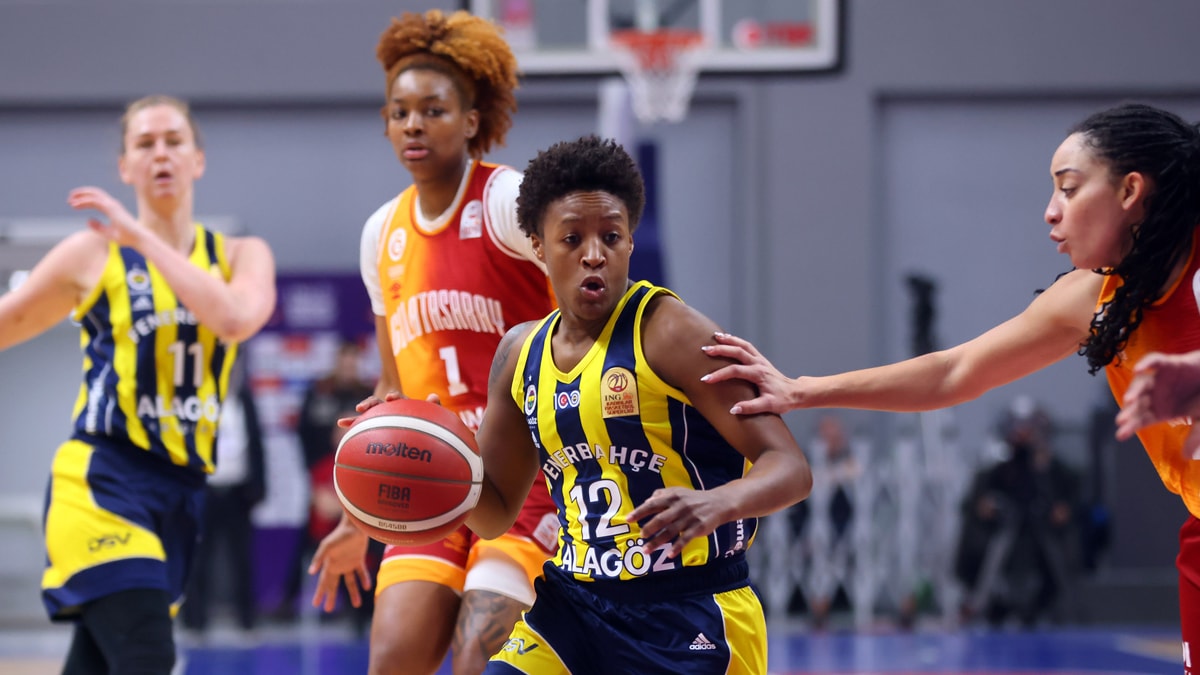 Fenerbahçe, Galatasaray'ı farklı geçti