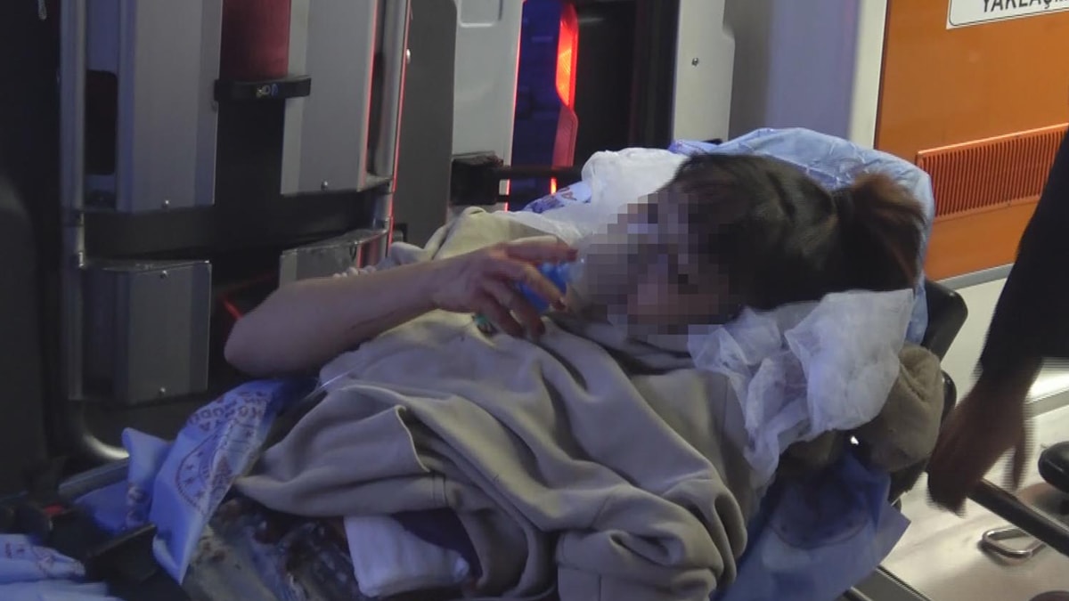 16 yaşındaki genç kız, yaşıtı iki kız tarafından bıçaklandı