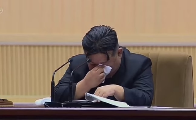 Kadınlara 'çocuk doğurun" çağrısı yapan Kim gözyaşlarına boğuldu