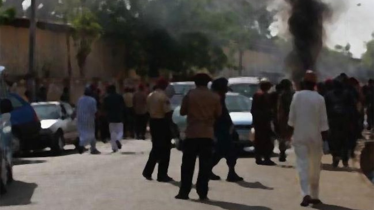 Köye silahlı saldırı: 100'den fazla ölü var