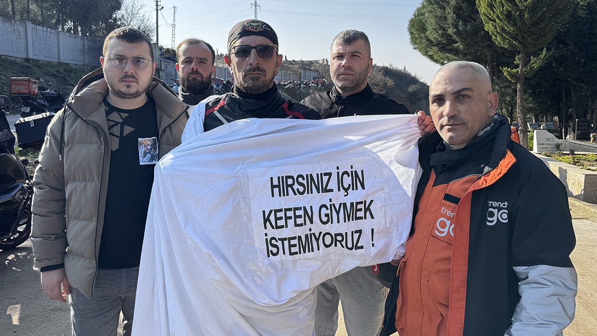 Kuryeler cenaze sonrası eylemde: Hırsınız için kefen giymek istemiyoruz