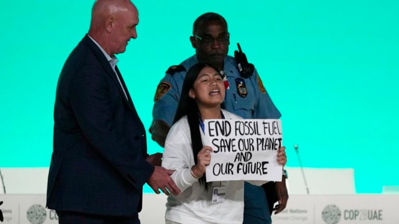 İklim Zirvesi'nde 12 yaşındaki aktivist sahneye fırladı