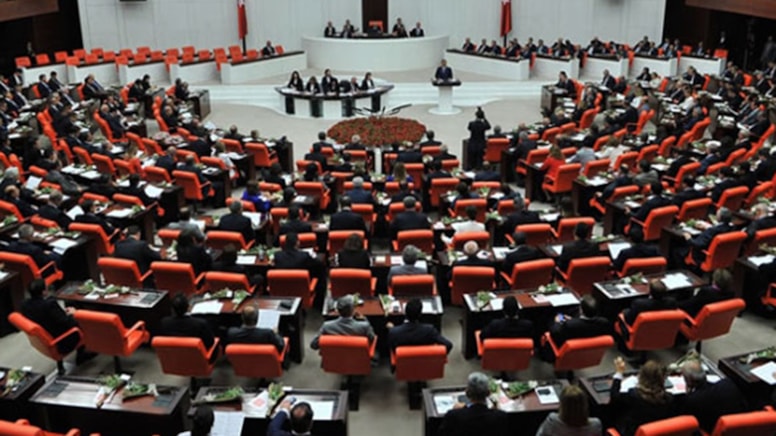 AKP ve MHP'den halkın sorunlarına ret, 2 haftalık tatile 'evet'