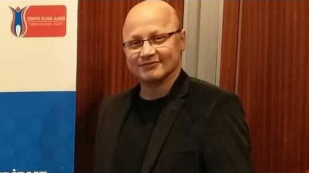 Halı sahada kalp krizi geçiren öğretmen öldü