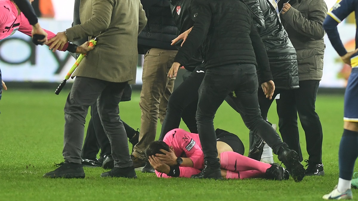 Dünya Halil Umut Meler'e saldırıyı konuşuyor