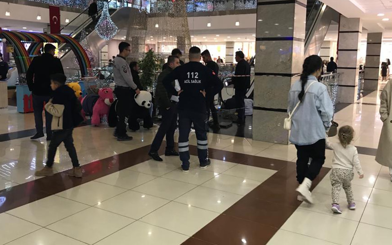 Yürüyen merdivenlerde facia: Çocuğun parmakları koptu