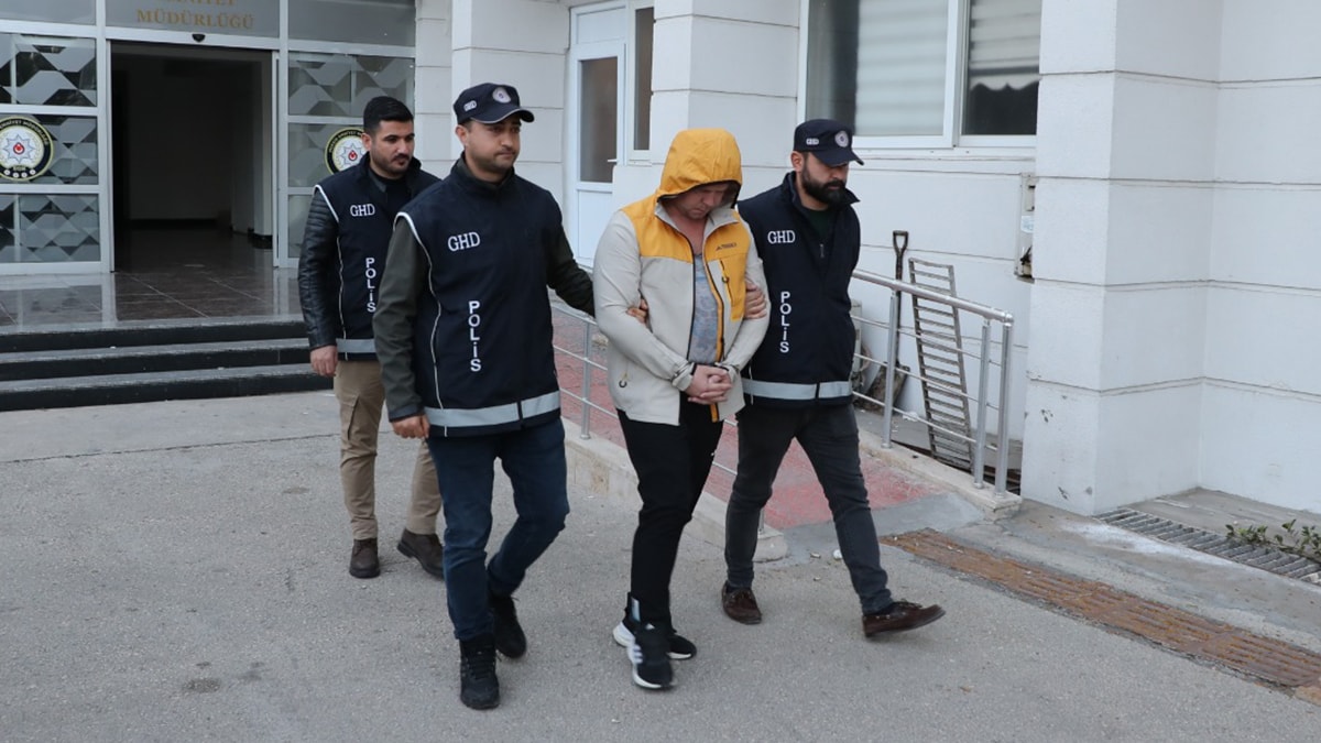 İnterpol arıyordu, Mersin'de yakalandı