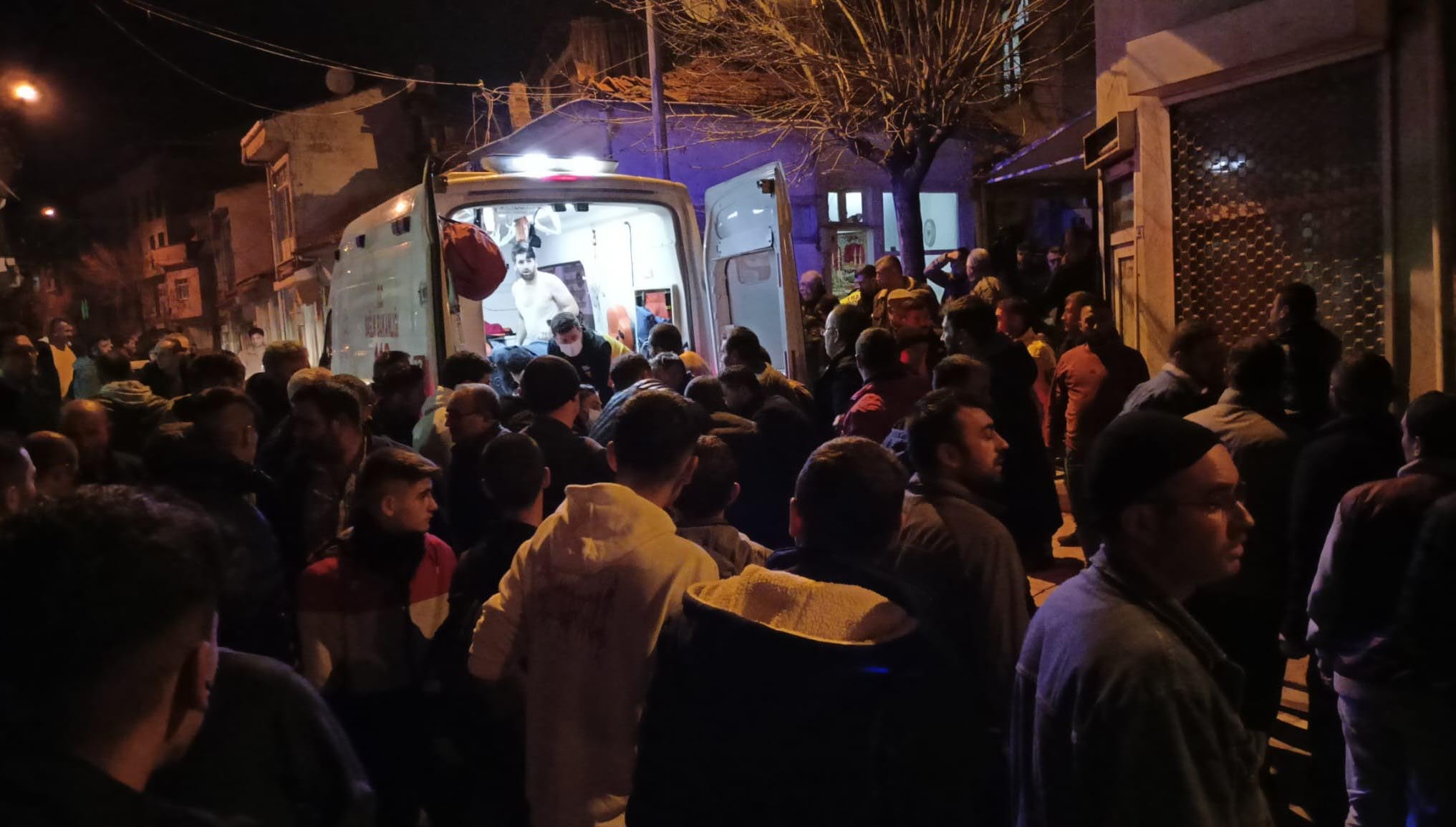 Muhtar, husumetli olduğu muhtarı vurdu