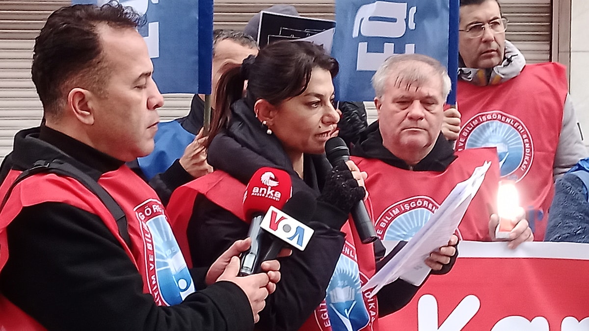 Öğretmenlerden 'yaz saati' protestosu