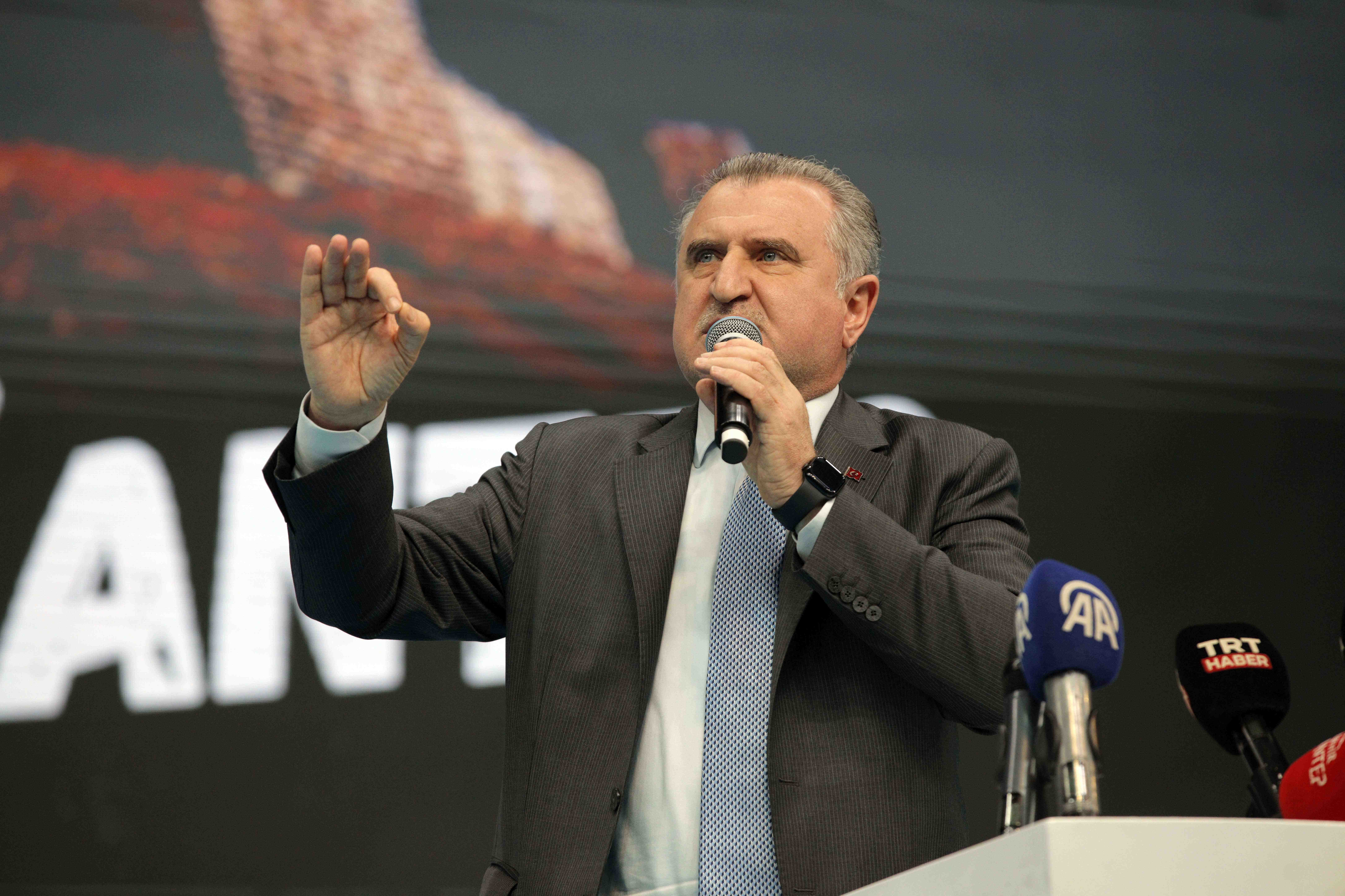 Bakan Bak, Fenerbahçe-Galatasaray derbisini değerlendirdi: Kimseyi tatmin etmedi