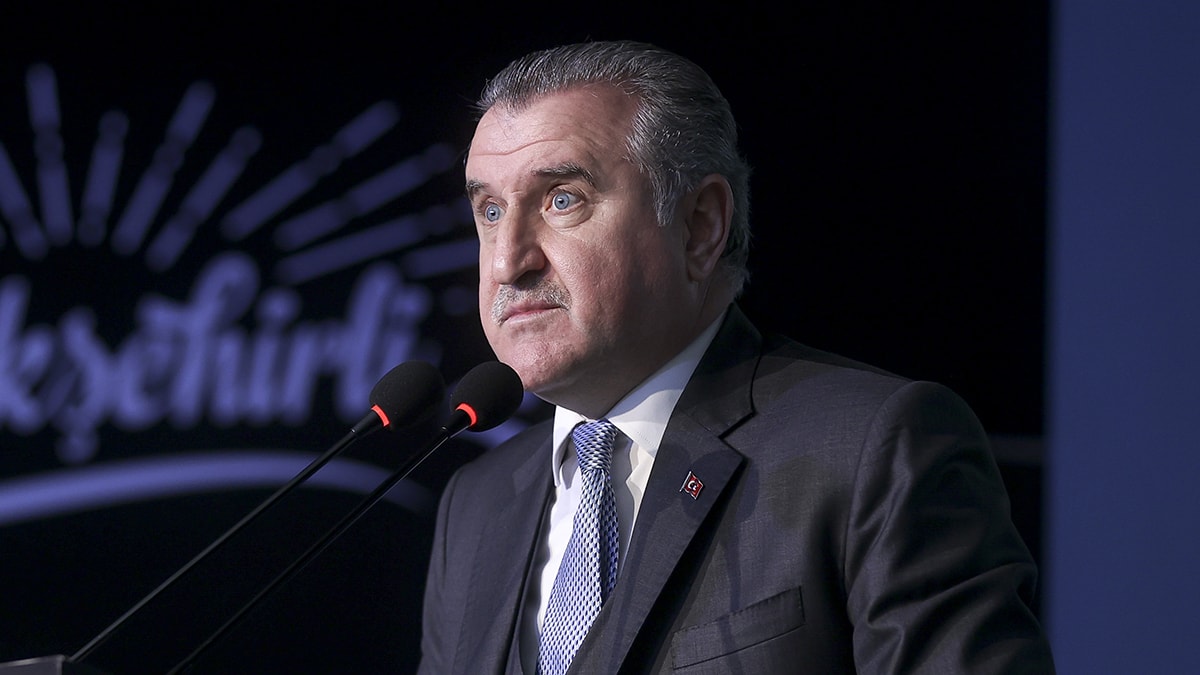 Gençlik ve Spor Bakanı Osman Aşkın Bak'tan Halil Umut Meler'e saldırıya kınama