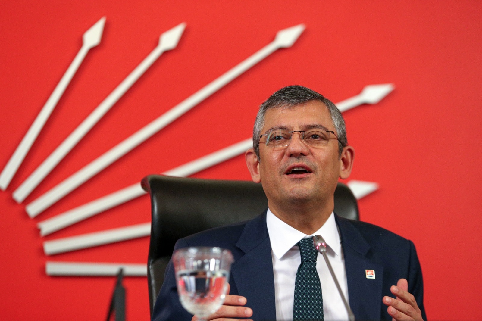 Özgür Özel'den Noel mesajı