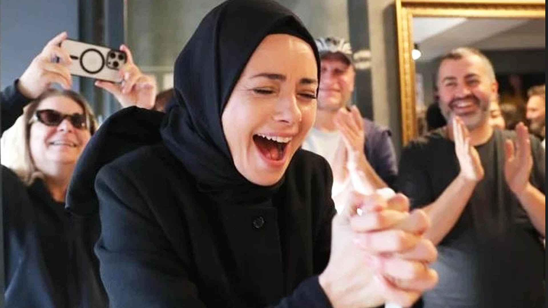 Kızıl Goncalar setinde sürpriz doğum günü kutlaması