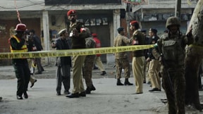 Pakistan’da şiddetli çatışmalar: Polis ve askerler öldü