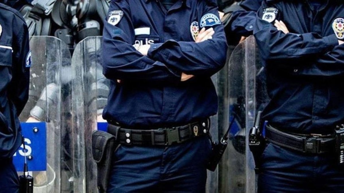 Emniyet'te FETÖ operasyonu: 445 polis açığa alındı