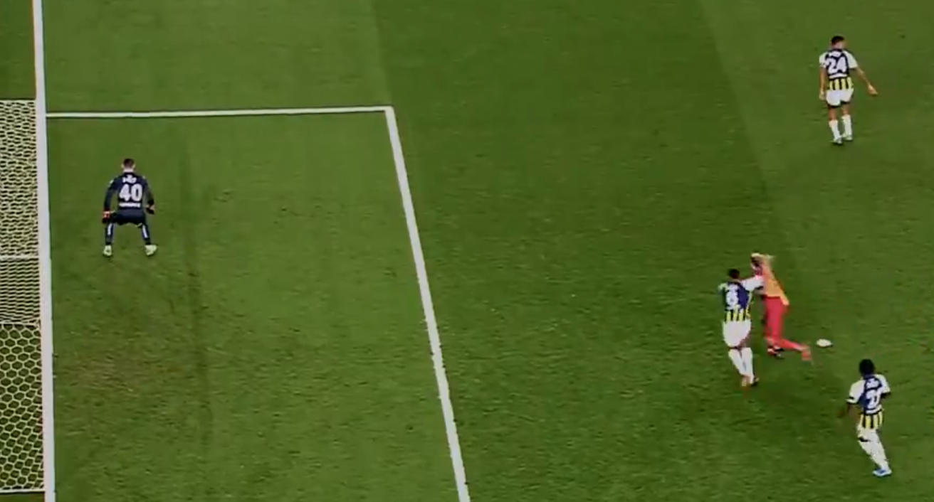 Galatasaray penaltı bekledi, VAR 'devam' dedi!