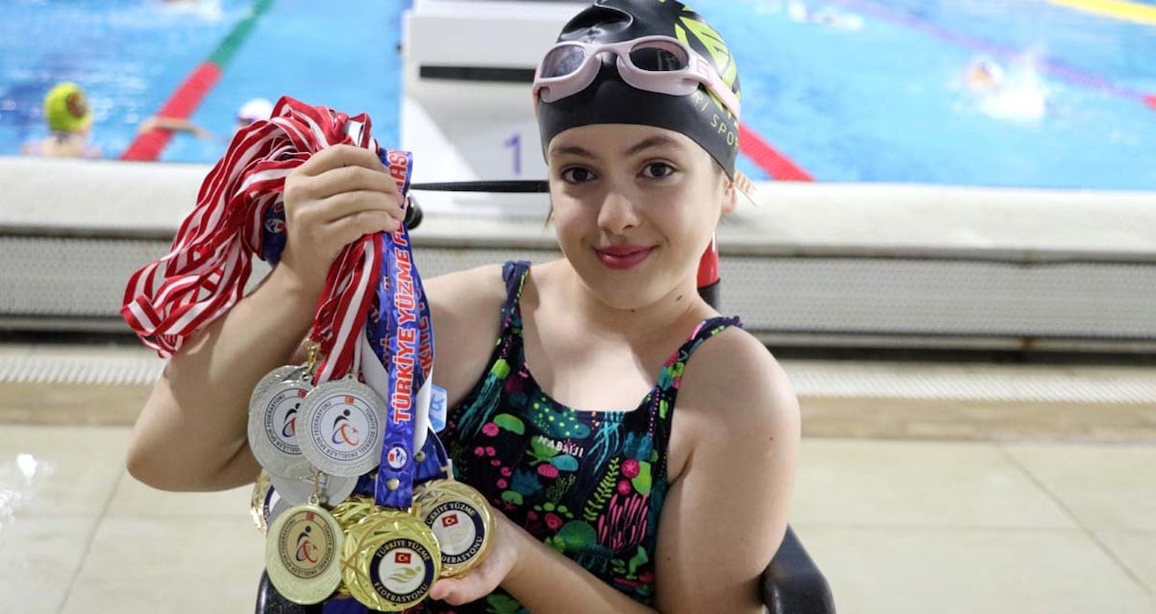 Kas hastası Ayşegül, yüzmeyle 23 madalya kazandı