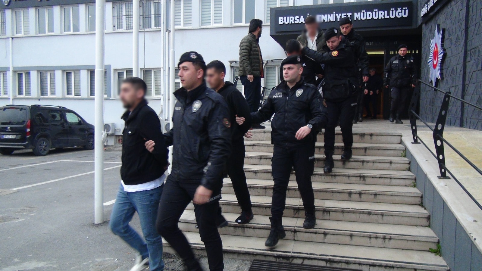 Aynı aileden 15 kişinin hırsızlık turu! Şehir şehir gezip...