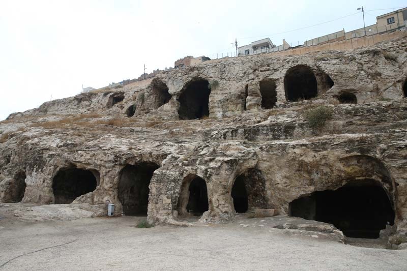 Tarihi mağaralar turistlerin uğrak noktası oldu