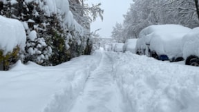 Almanya'da kar, hayatı felç etti