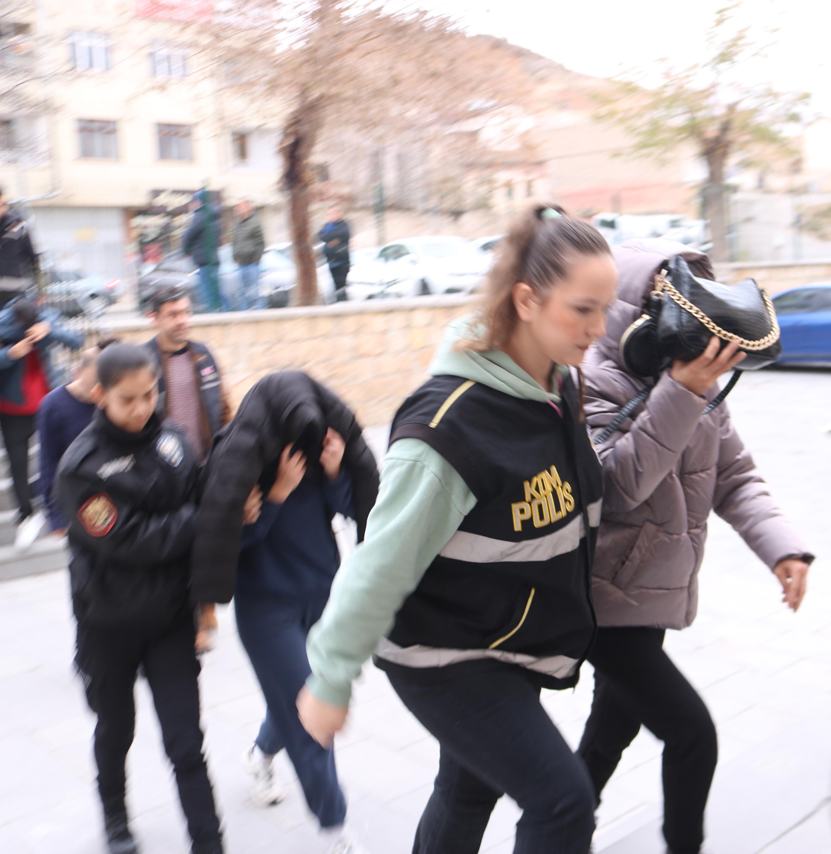Rüşvet operasyonunda 215 şüpheli serbest