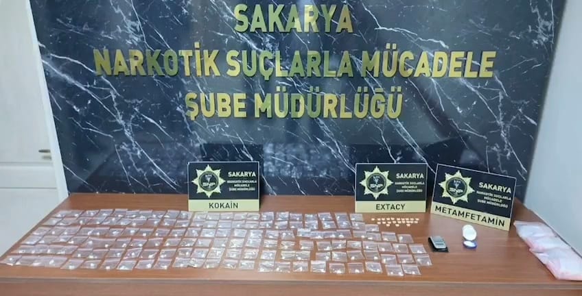 Sakarya'da kokain operasyonu: 3 kişi gözaltında