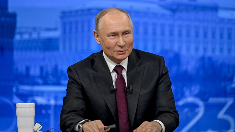 Putin'e zor sorular... Ekranda görenler şoke oldu