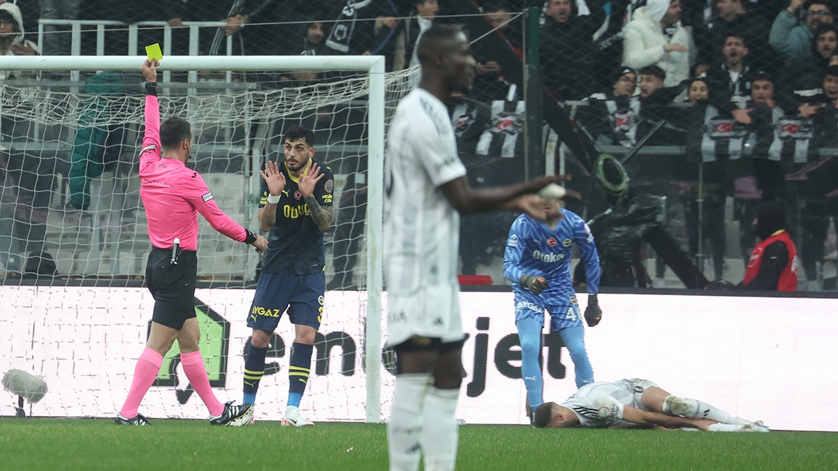 Fenerbahçe'de Samet Akaydin cezalı duruma düştü