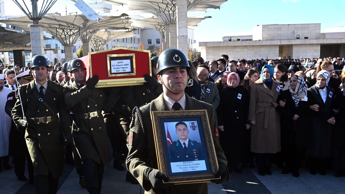 Şehit Teğmen Eril Alperen Emir, son yolculuğuna uğurlandı